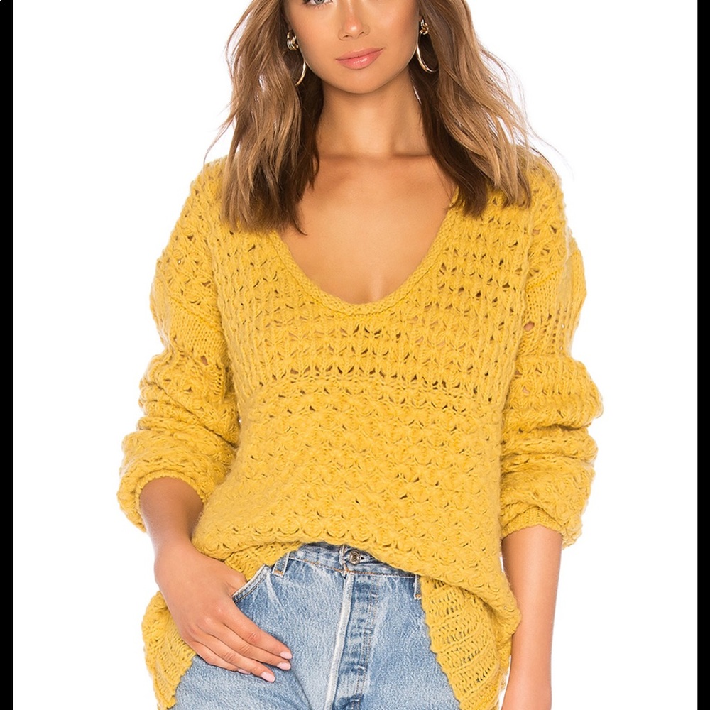 Crashing waves pullover size small